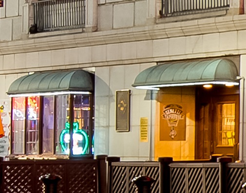 Genetti outside square